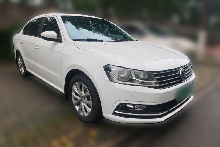 Used Volkswagen Lavida 2015 1.6L Automatic Comfort Edition Front Right 45 Deg
