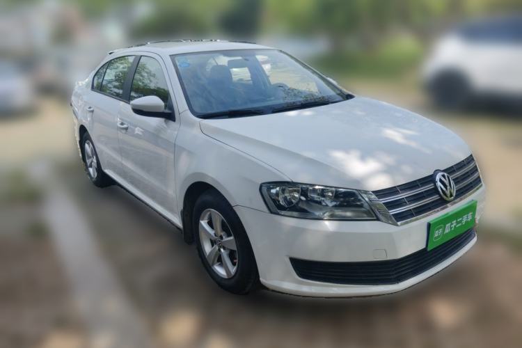 Used Volkswagen Lavida 2015 1.6L Automatic Fashion Edition Front Right 45 Deg