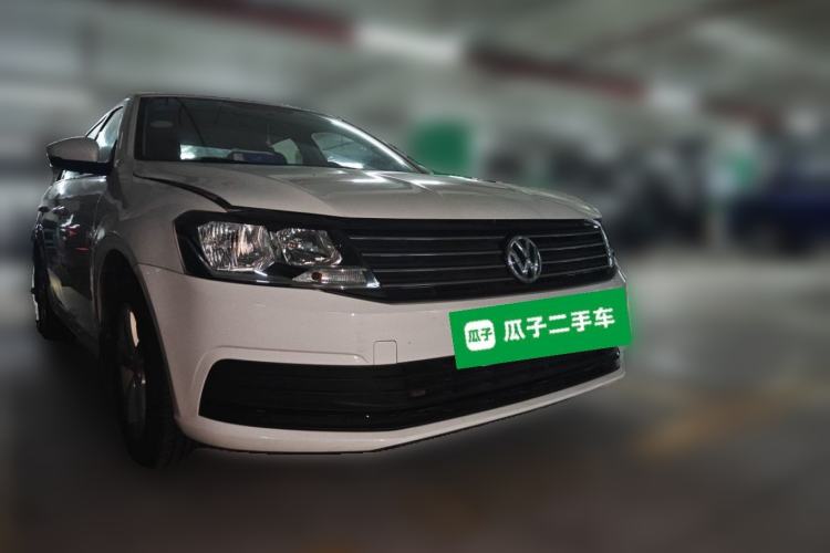 Used Volkswagen Lavida 2015 1.6L Manual Fashion Edition Front Right 45 Deg