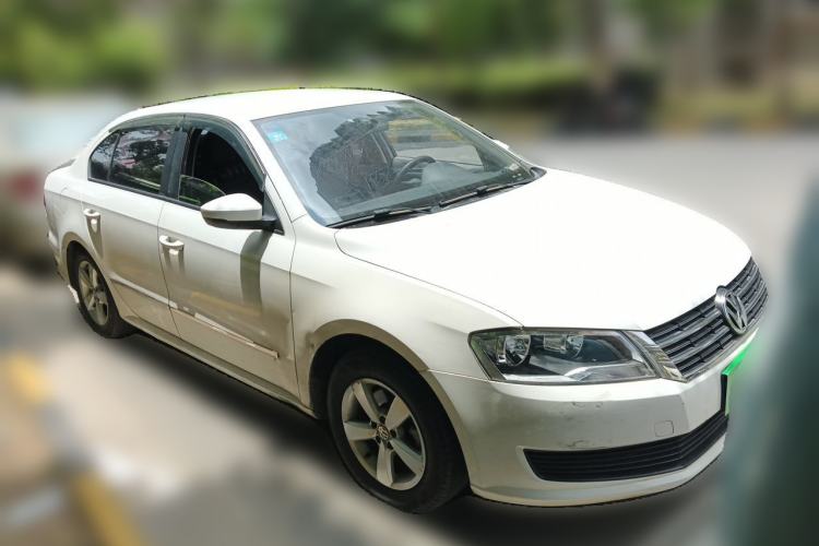 Used Volkswagen Lavida 2015 1.6L Automatic Fashion Edition Front Right 45 Deg