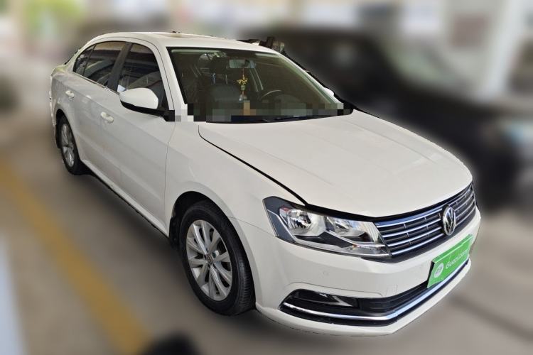 Used Volkswagen Lavida 2015 1.6L Automatic Comfort Edition Front Right 45 Deg