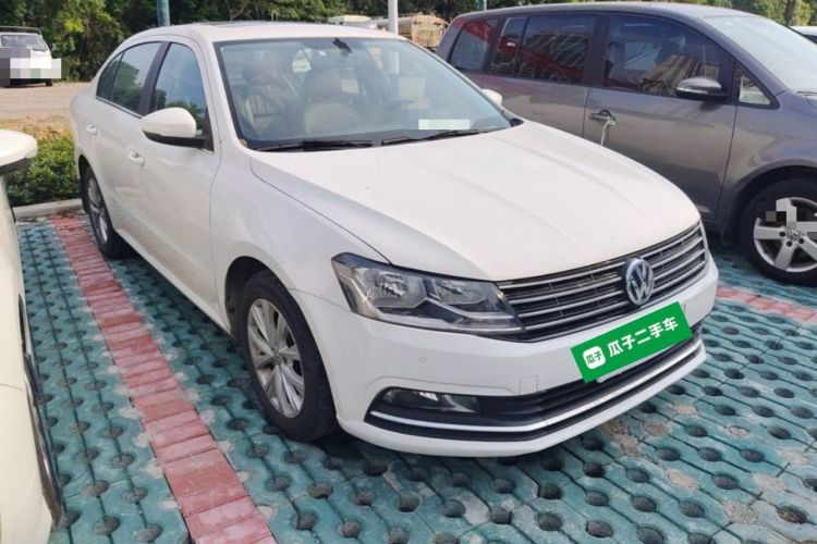 Used Volkswagen Lavida 2015 1.6L Automatic Comfort Edition Front Right 45 Deg