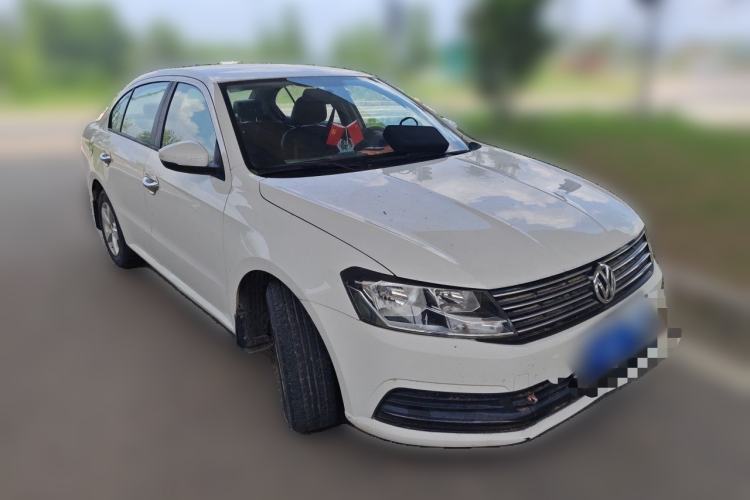 Used Volkswagen Lavida 2015 1.6L Manual Fashion Edition Front Right 45 Deg