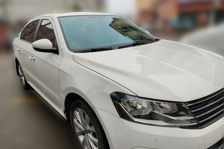 Used Volkswagen Lavida 2015 1.6L Automatic Comfort Edition Front Right 45 Deg