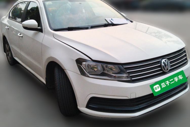 Used Volkswagen Lavida 2015 1.6L Manual Fashion Edition Front Right 45 Deg