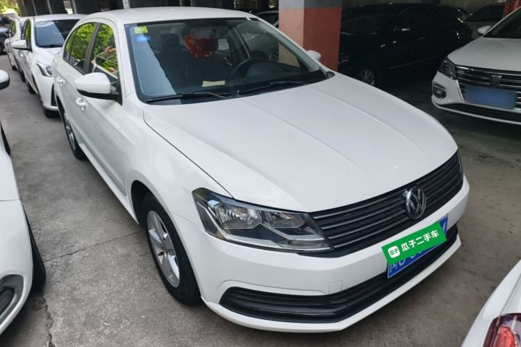 Used Volkswagen Lavida 2015 1.6L Automatic Fashion Edition Front Right 45 Deg