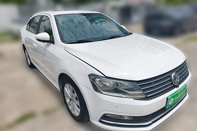 Used Volkswagen Lavida 2015 1.6L Automatic Comfort Edition Front Right 45 Deg