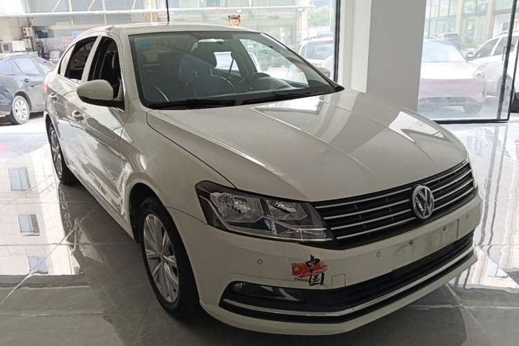 Used Volkswagen Lavida 2015 1.6L Automatic Comfort Edition Front Right 45 Deg