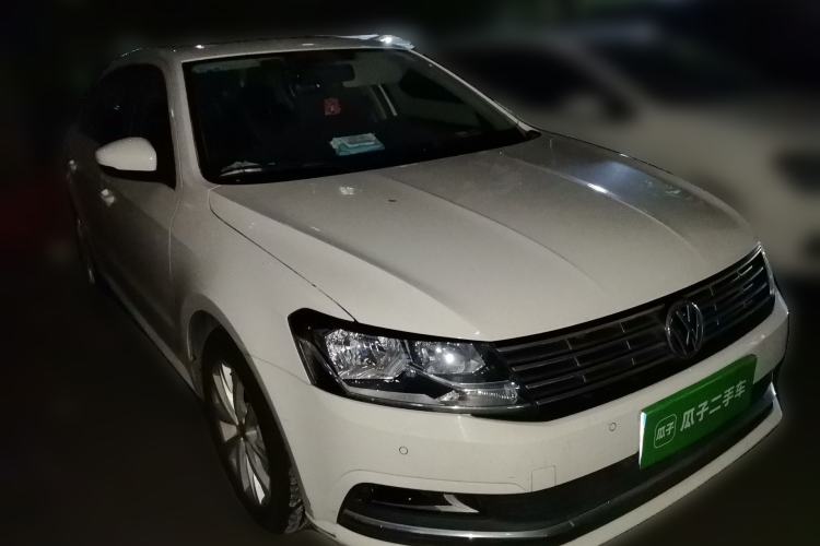 Used Volkswagen Lavida 2015 1.6L Manual Comfort Edition Front Right 45 Deg