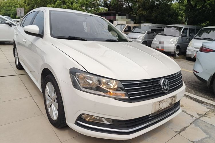 Used Volkswagen Lavida 2015 1.6L Automatic Comfort Edition Front Right 45 Deg