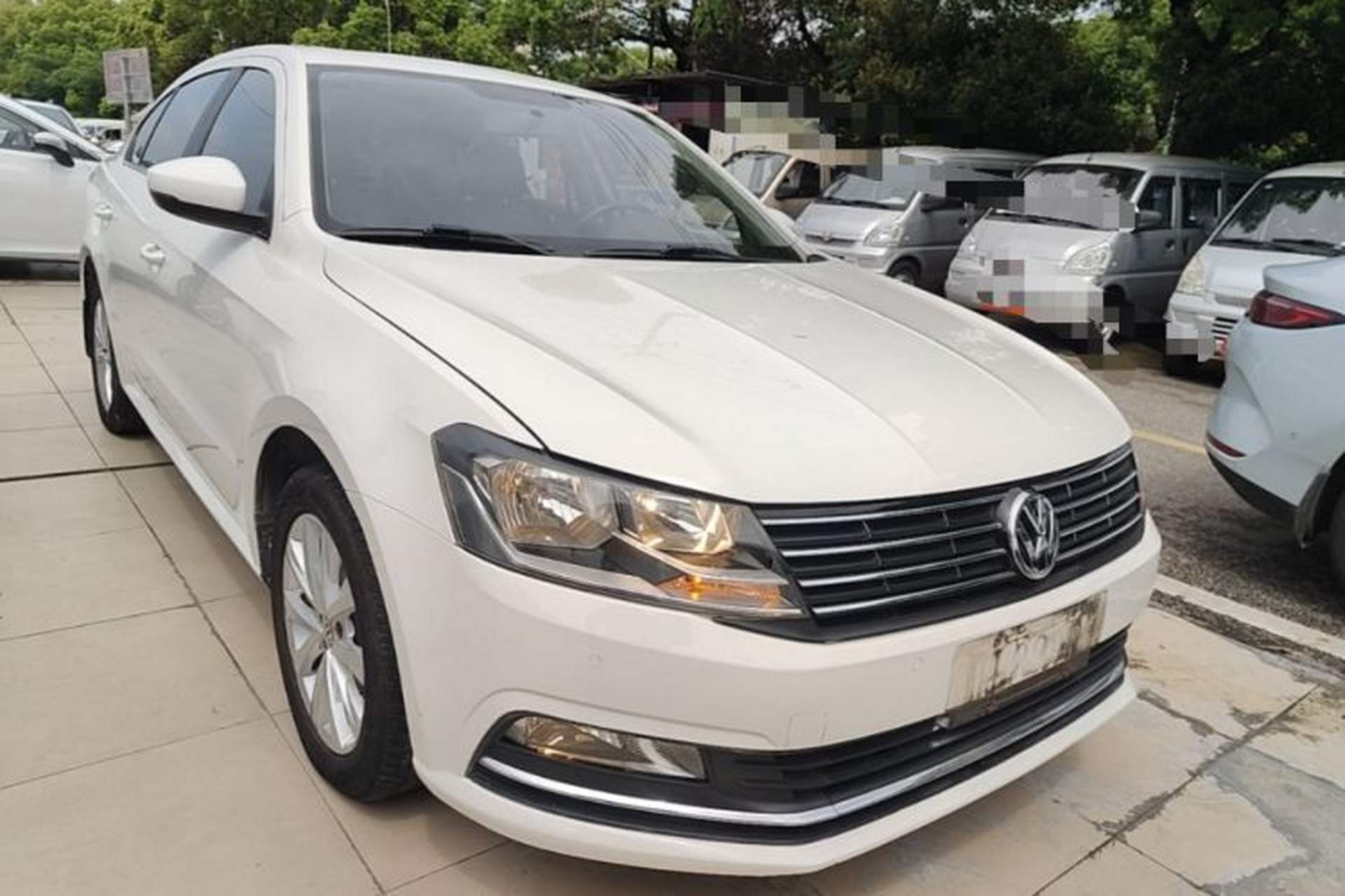 Used Volkswagen Lavida 2015 1.6L Automatic Comfort Edition Front Right 45 Deg
