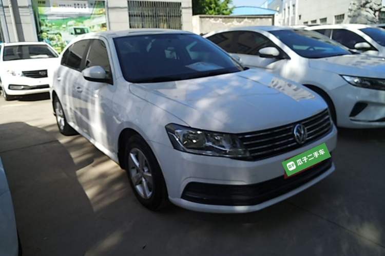 Used Volkswagen Lavida 2015 1.6L Automatic Fashion Edition Front Right 45 Deg