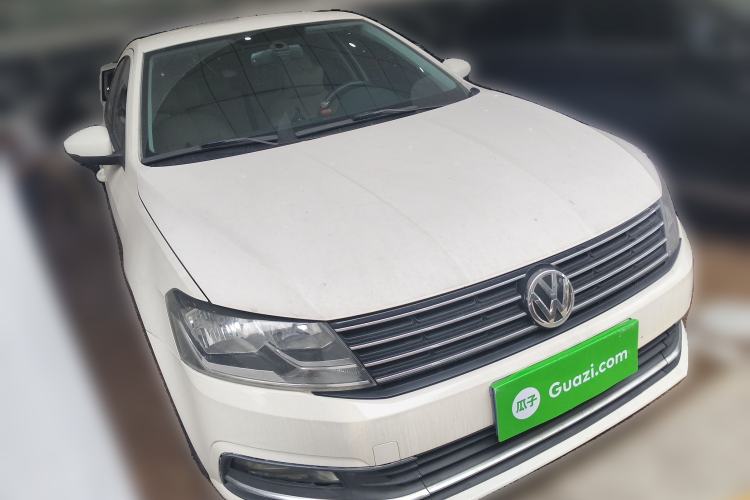 Used Volkswagen Lavida 2015 1.6L Automatic Fashion Edition Front Right 45 Deg