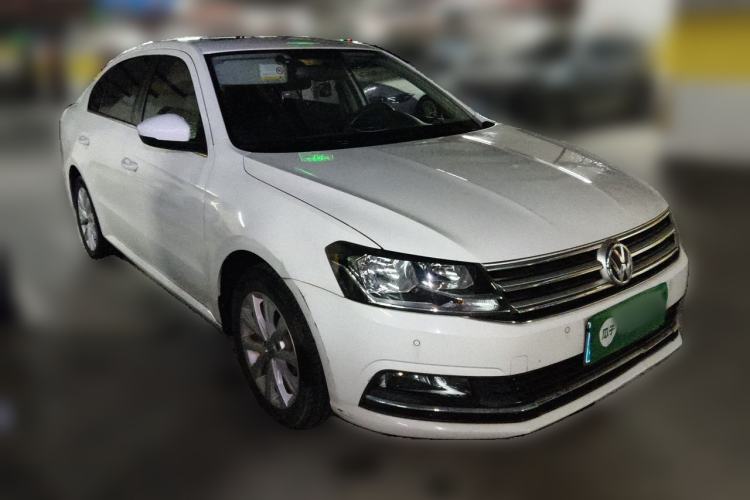 Used Volkswagen Lavida 2015 1.6L Automatic Comfort Edition Front Right 45 Deg