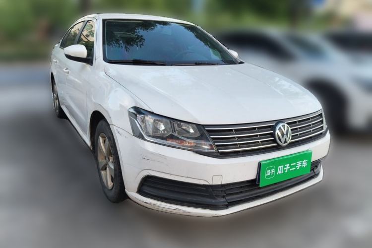 Used Volkswagen Lavida 2015 1.6L Manual Fashion Edition Front Right 45 Deg