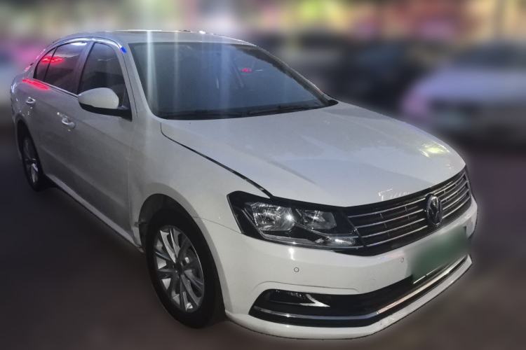 Used Volkswagen Lavida 2015 1.6L Automatic Comfort Edition Front Right 45 Deg