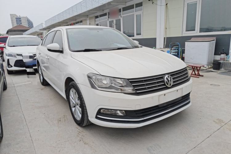 Used Volkswagen Lavida 2015 1.6L Automatic Comfort Edition Front Right 45 Deg