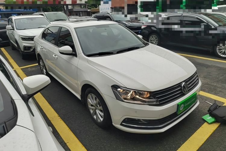 Used Volkswagen Lavida 2015 1.6L Manual Comfort Edition Front Right 45 Deg