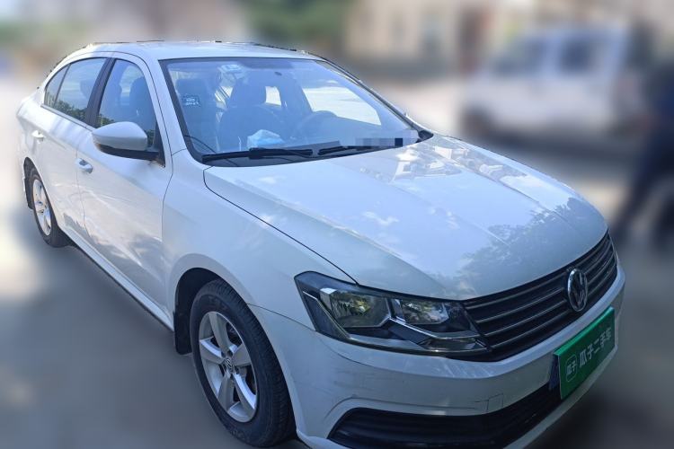 Used Volkswagen Lavida 2015 1.6L Manual Fashion Edition Front Right 45 Deg