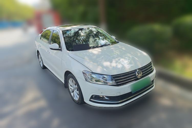 Used Volkswagen Lavida 2015 1.6L Manual Comfort Edition Front Right 45 Deg
