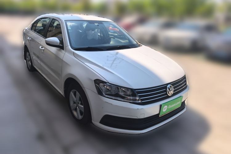 Used Volkswagen Lavida 2015 1.6L Automatic Fashion Edition Front Right 45 Deg