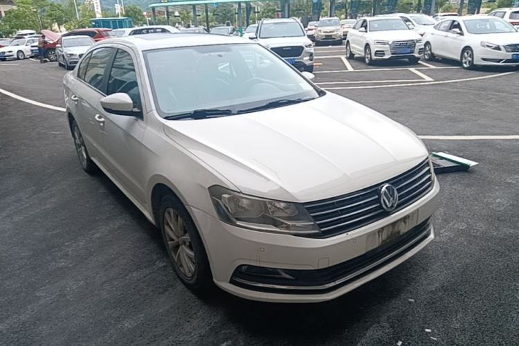 Used Volkswagen Lavida 2015 1.6L Automatic Comfort Edition Front Right 45 Deg