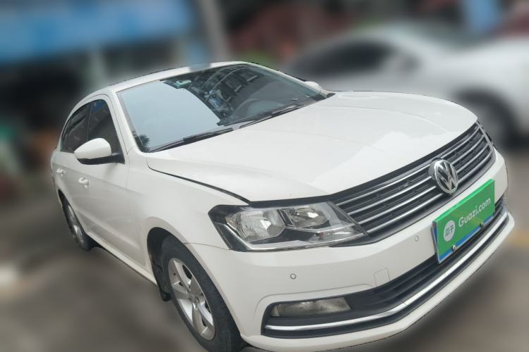 Used Volkswagen Lavida 2015 1.6L Manual Fashion Edition Front Right 45 Deg