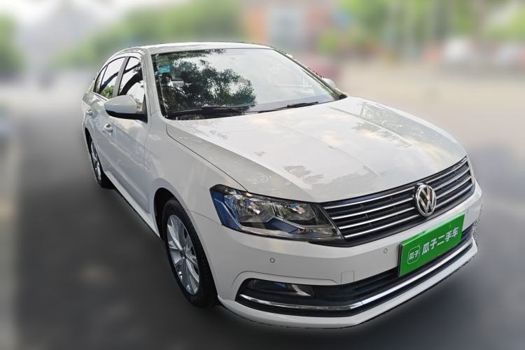 Used Volkswagen Lavida 2015 1.6L Automatic Comfort Edition Front Right 45 Deg