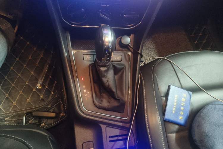 Used Volkswagen Lavida 2015 1.6L Automatic Comfort Edition Gear Lever