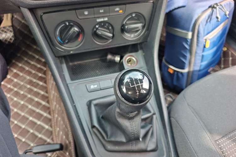 Used Volkswagen Lavida 2015 1.6L Manual Fashion Edition Gear Lever