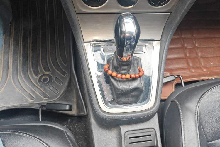 Used Volkswagen Lavida 2015 1.6L Automatic Comfort Edition Gear Lever