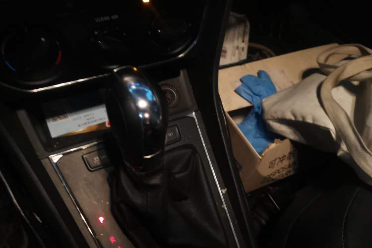 Used Volkswagen Lavida 2015 1.6L Automatic Comfort Edition Gear Lever
