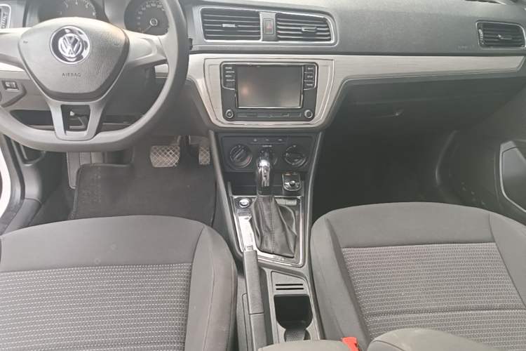 Used Volkswagen Lavida 2015 1.6L Automatic Fashion Edition Gear Lever