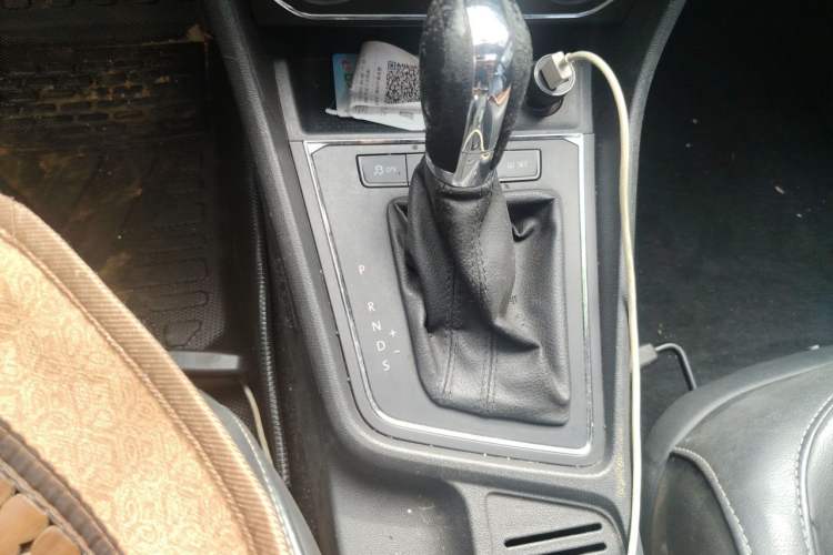 Used Volkswagen Lavida 2015 1.6L Automatic Comfort Edition Gear Lever