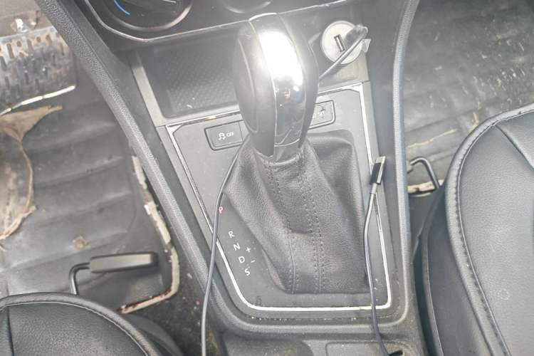 Used Volkswagen Lavida 2015 1.6L Automatic Comfort Edition Gear Lever