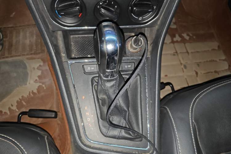 Used Volkswagen Lavida 2015 1.6L Automatic Comfort Edition Gear Lever