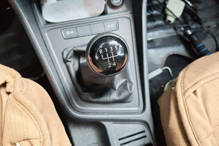 Used Volkswagen Lavida 2015 1.6L Manual Fashion Edition Gear Lever