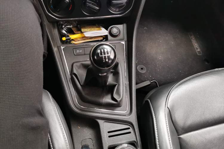 Used Volkswagen Lavida 2015 1.6L Manual Comfort Edition Gear Lever