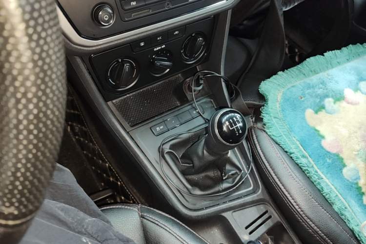 Used Volkswagen Lavida 2015 1.6L Manual Fashion Edition Gear Lever