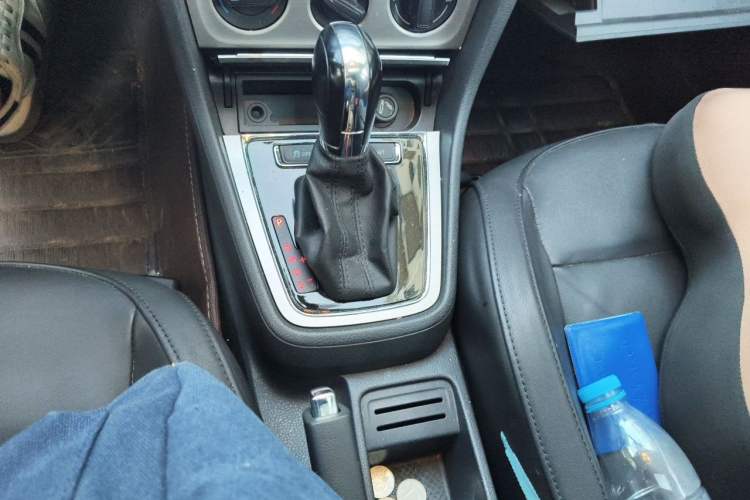Used Volkswagen Lavida 2015 1.6L Automatic Comfort Edition Gear Lever