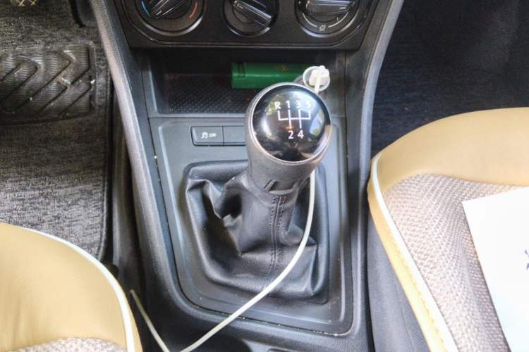 Used Volkswagen Lavida 2015 1.6L Manual Fashion Edition Gear Lever