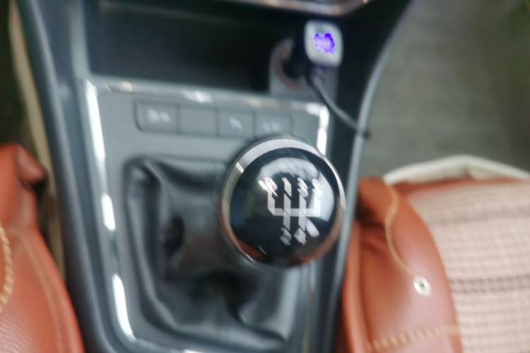 Used Volkswagen Lavida 2015 230TSI Manual Comfort Edition Gear Lever