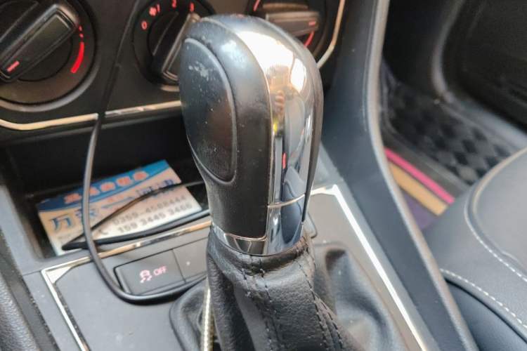 Used Volkswagen Lavida 2015 1.6L Automatic Comfort Edition Gear Lever