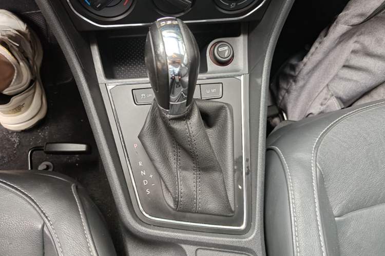 Used Volkswagen Lavida 2015 230TSI DSG Comfort Edition Gear Lever