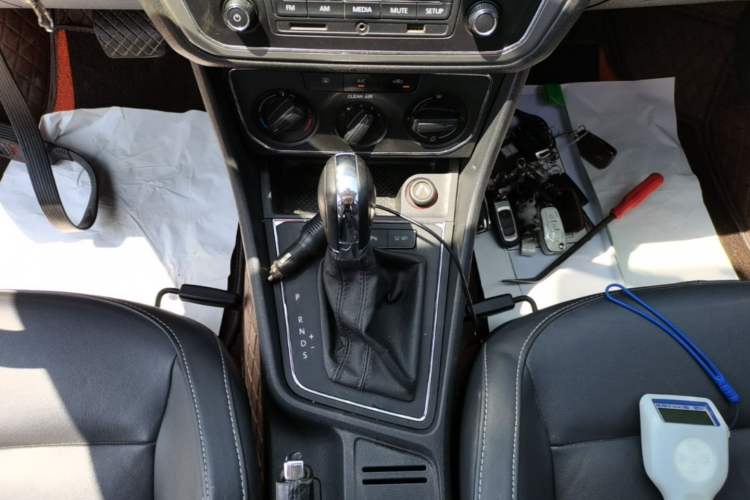 Used Volkswagen Lavida 2015 1.6L Automatic Comfort Edition Gear Lever