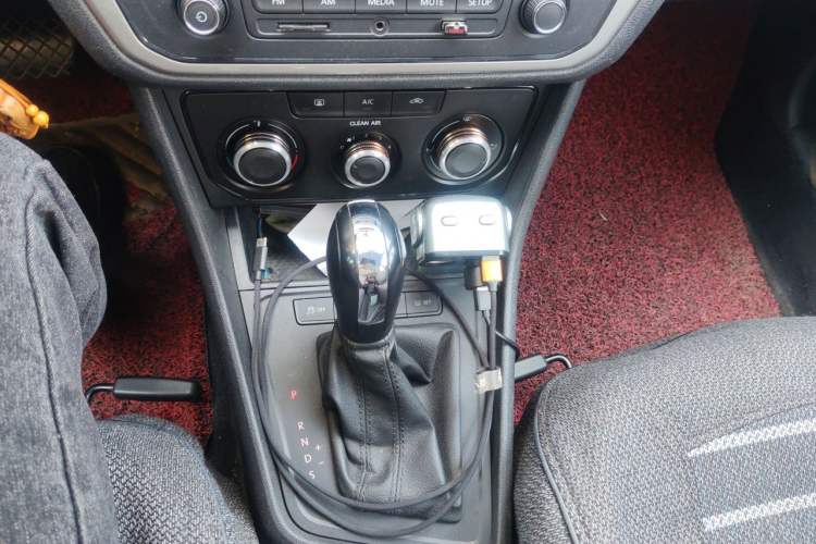 Used Volkswagen Lavida 2015 1.6L Automatic Fashion Edition Gear Lever
