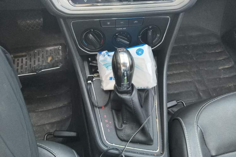 Used Volkswagen Lavida 2015 230TSI DSG Comfort Edition Gear Lever