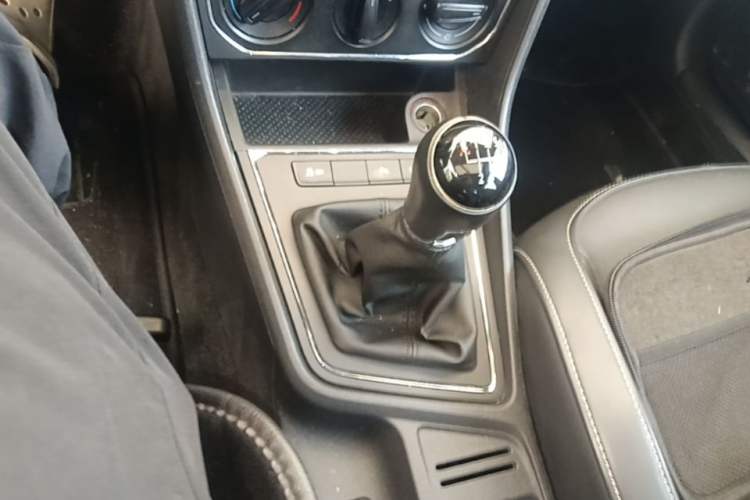 Used Volkswagen Lavida 2015 1.6L Manual Comfort Edition Gear Lever