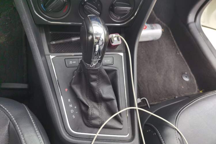 Used Volkswagen Lavida 2015 1.6L Automatic Comfort Edition Gear Lever