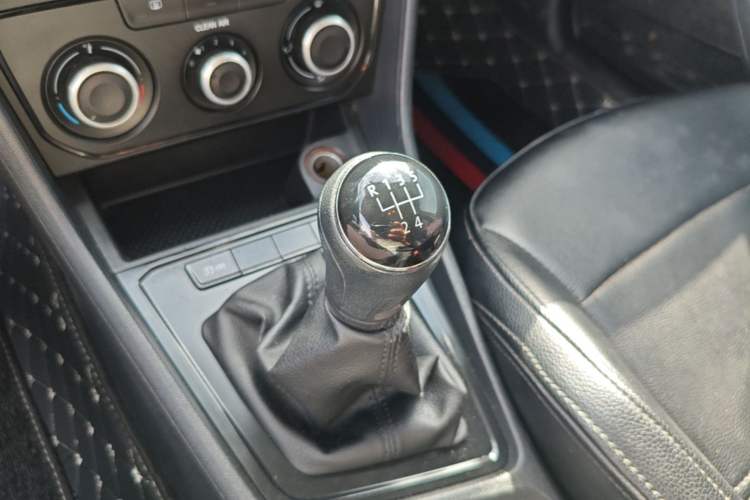 Used Volkswagen Lavida 2015 1.6L Manual Fashion Edition Gear Lever